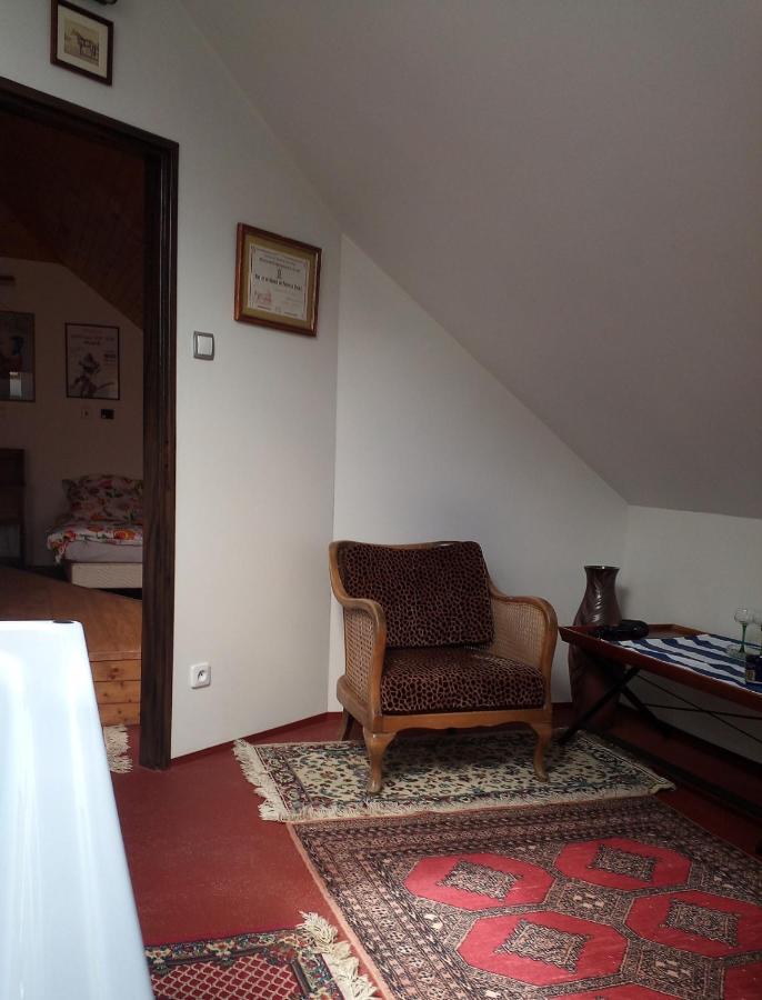 Orli Hnizdo At Chateau Novak Křivoklát Exteriör bild