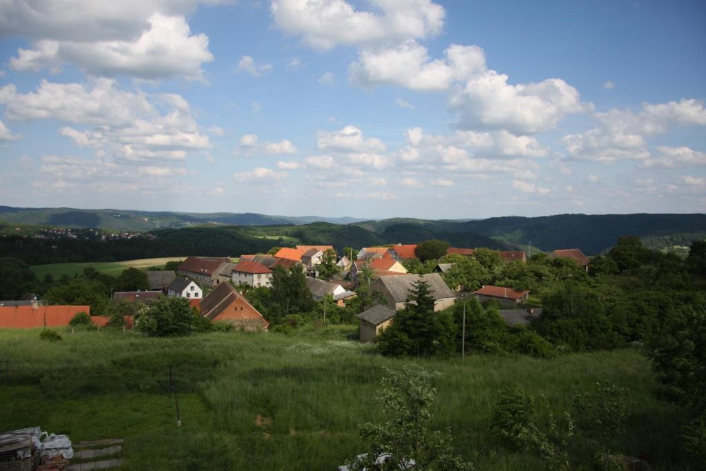 Orli Hnizdo At Chateau Novak Křivoklát Exteriör bild