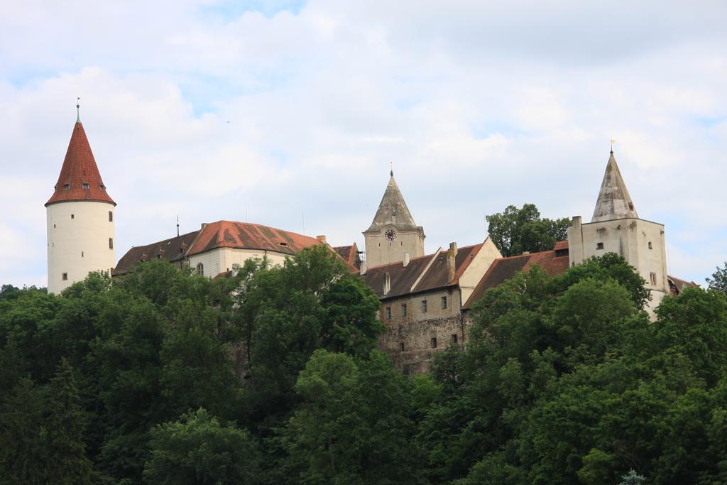 Orli Hnizdo At Chateau Novak Křivoklát Exteriör bild